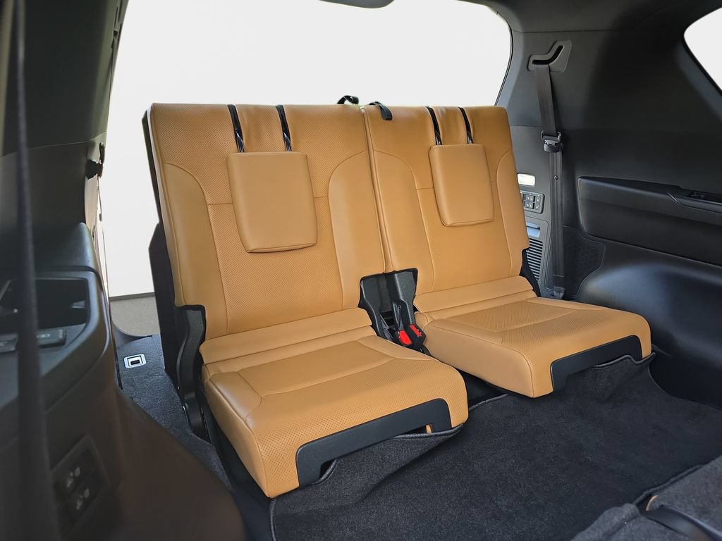 Certified 2024 Lexus LX 600 4WD w/ Appearance Package image 13