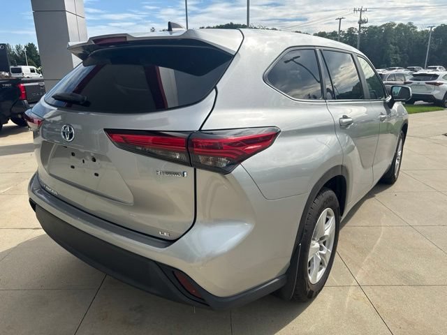Used 2023 Toyota Highlander LE AWD/4WD image 7