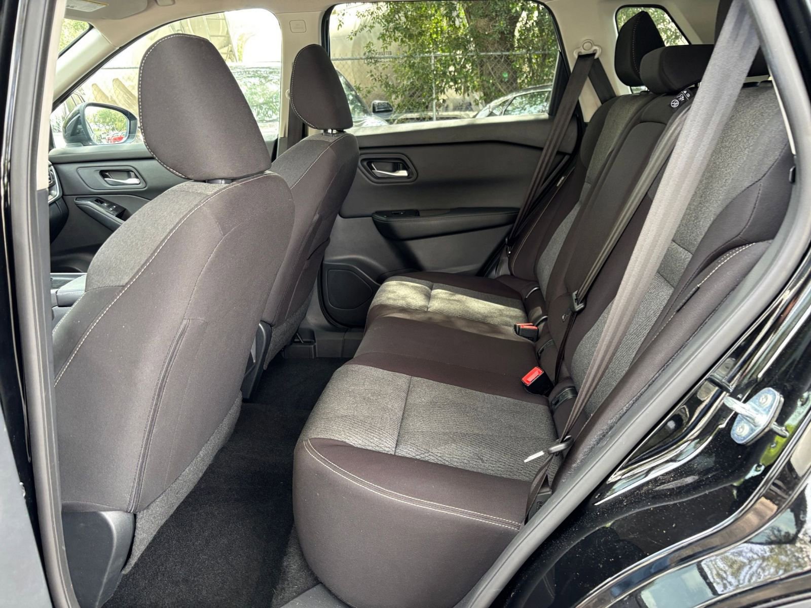 Used 2025 Nissan Rogue SV FWD image 40