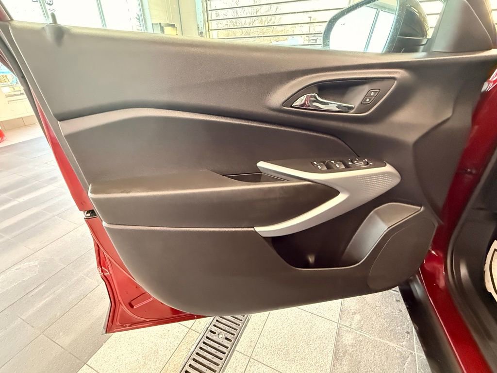 Used 2024 Chevrolet Trax RS w/ Driver Confidence Package image 33