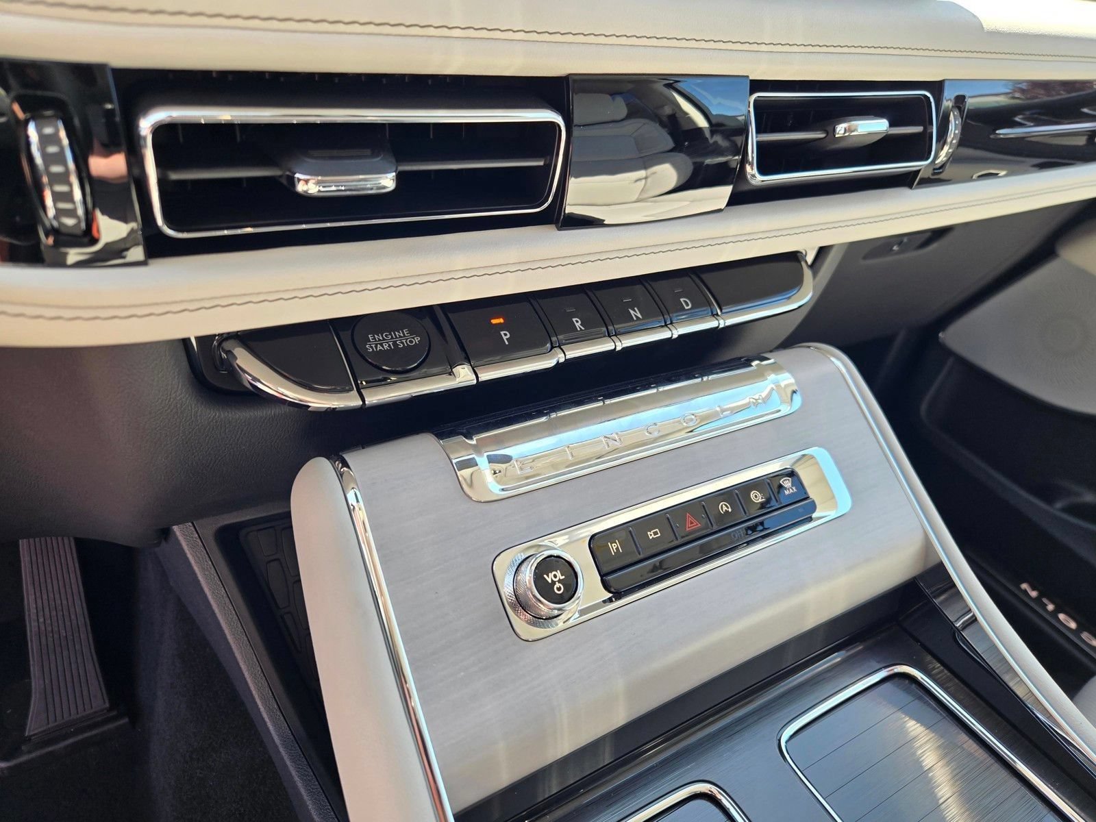 New 2026 Lincoln Aviator Reserve AWD/4WD image 11