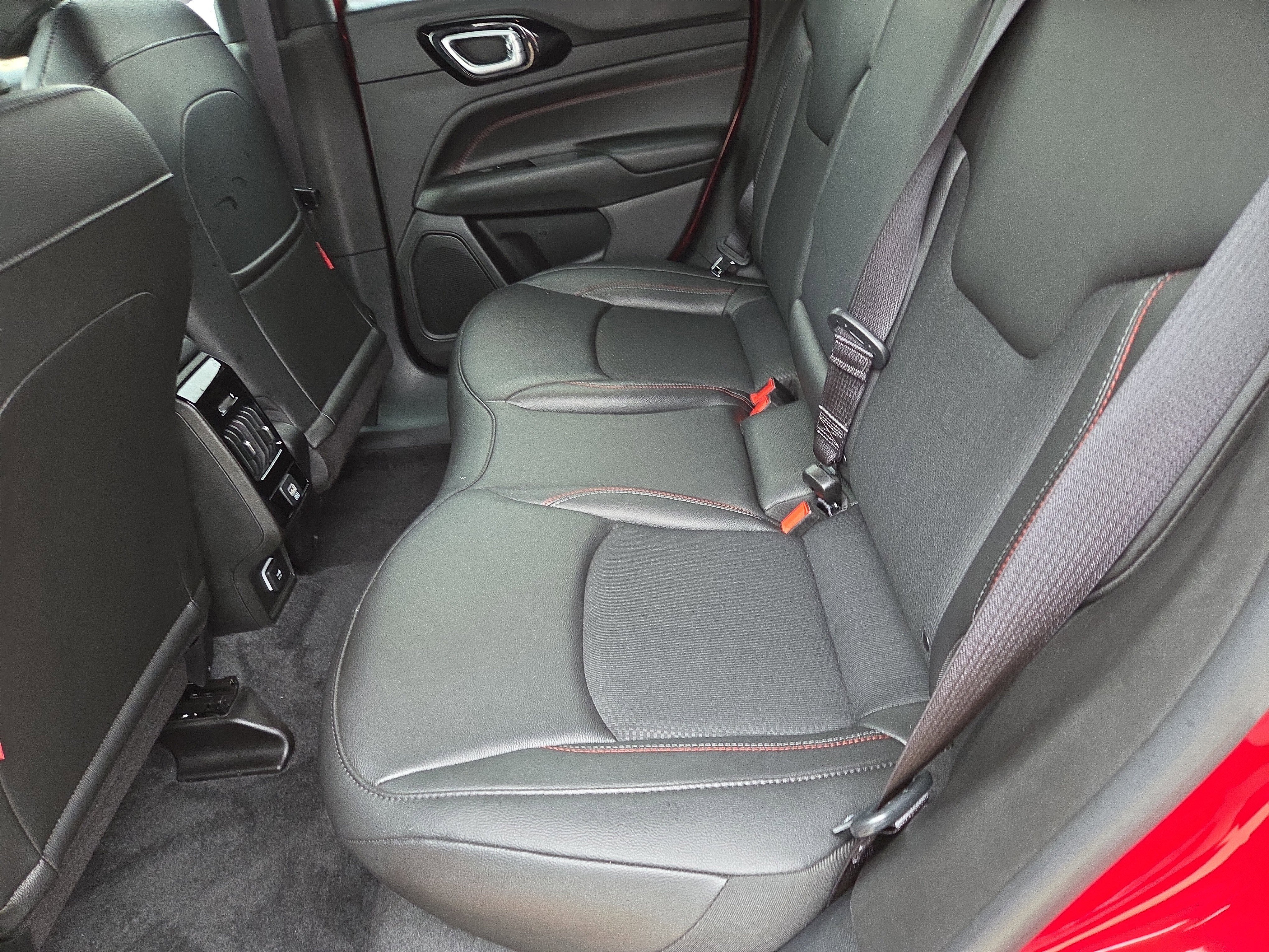 Certified 2025 Jeep Compass Trailhawk image 7
