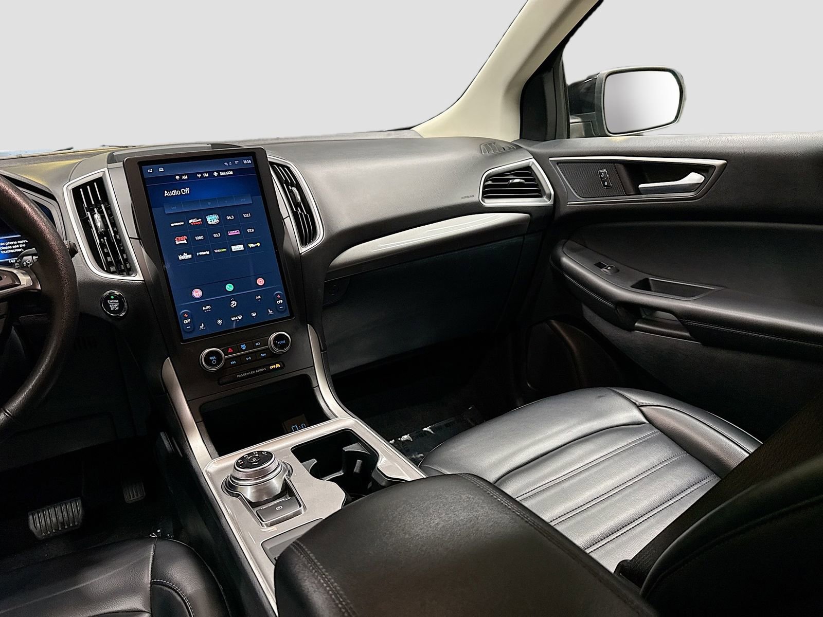 Used 2024 Ford Edge SEL image 25