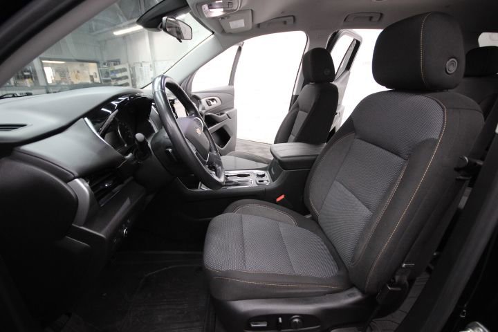 Used 2020 Chevrolet Traverse LT w/ Driver Confidence II Package AWD/4WD image 13