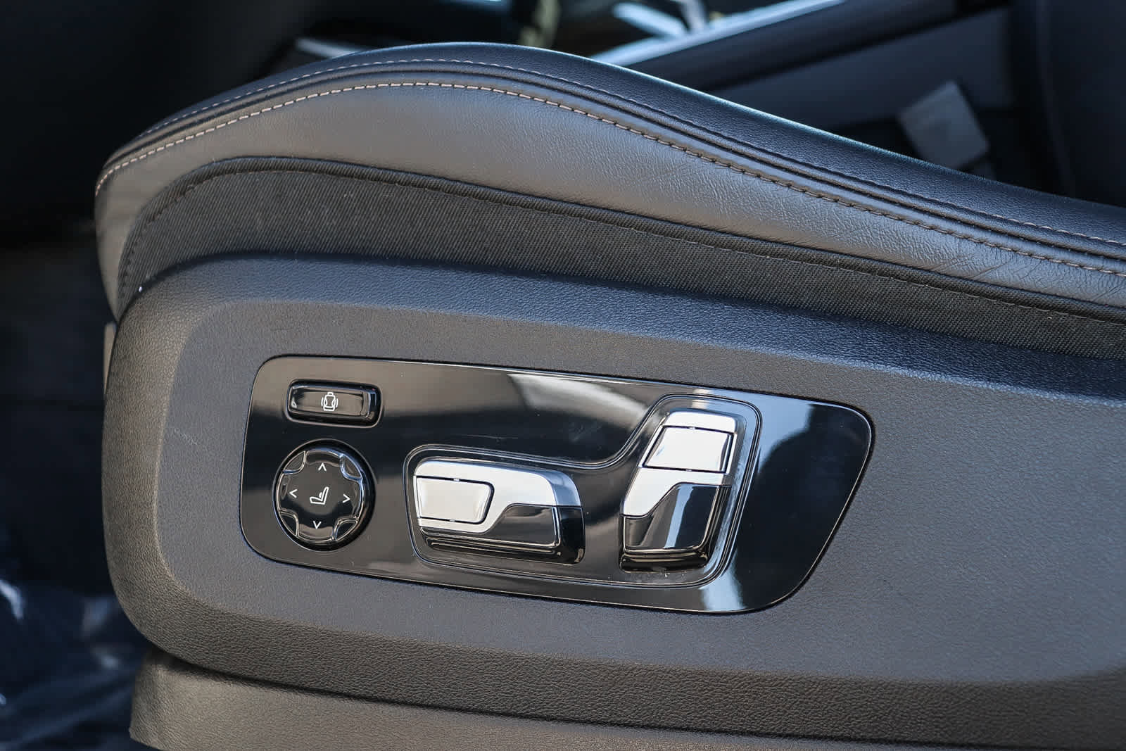 Used 2023 BMW X5 xDrive40i w/ Luxury Seating Package image 26