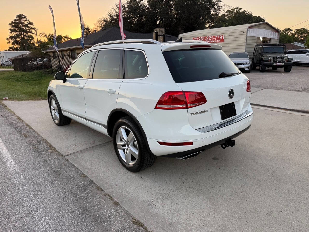 Used 2013 Volkswagen Touareg TDI image 10