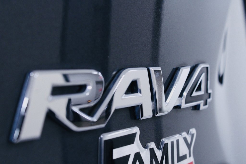 Used 2021 Toyota RAV4 XLE image 4