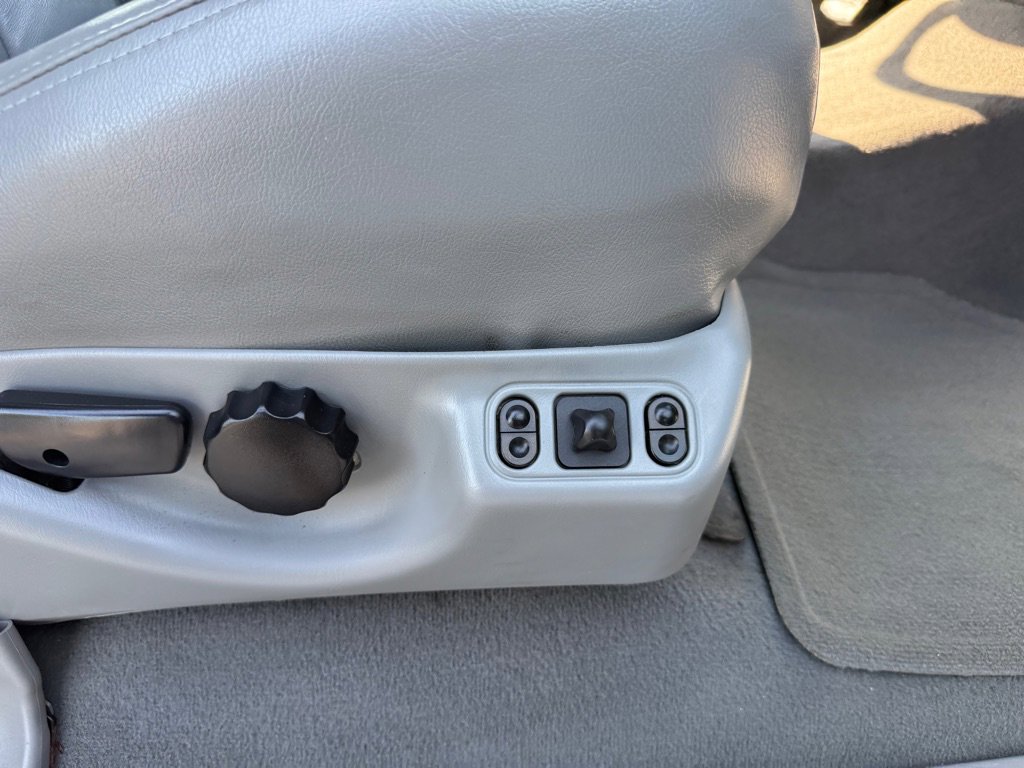 Used 2005 Ford Excursion XLT image 24