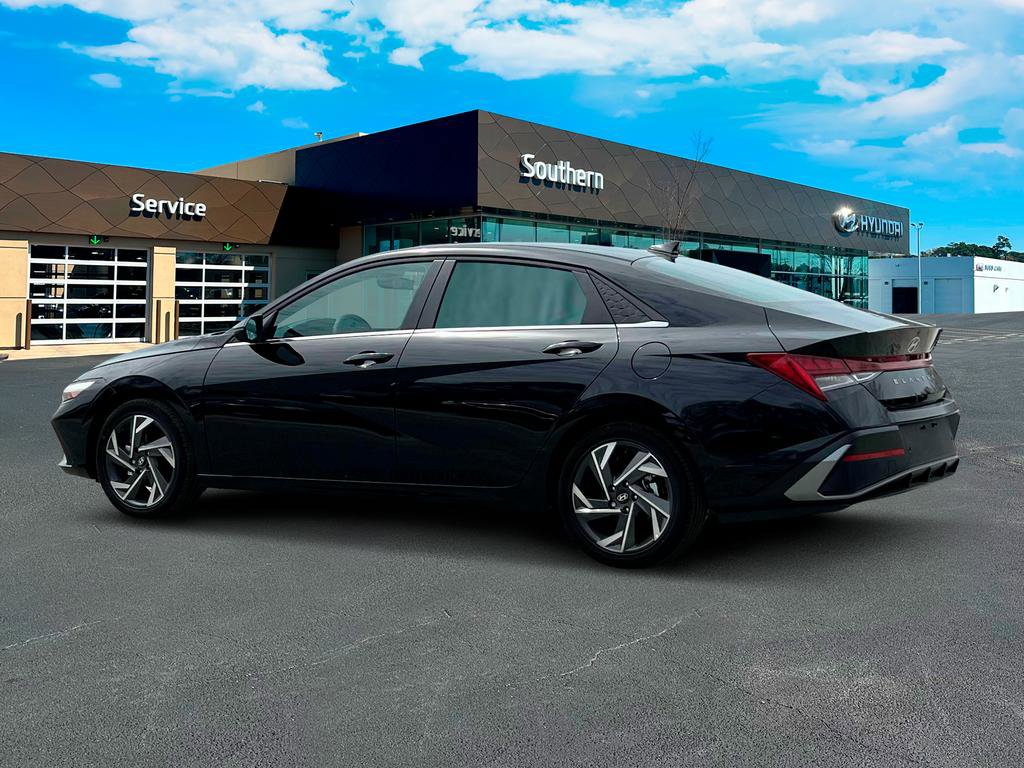 New 2025 Hyundai Elantra Limited image 4