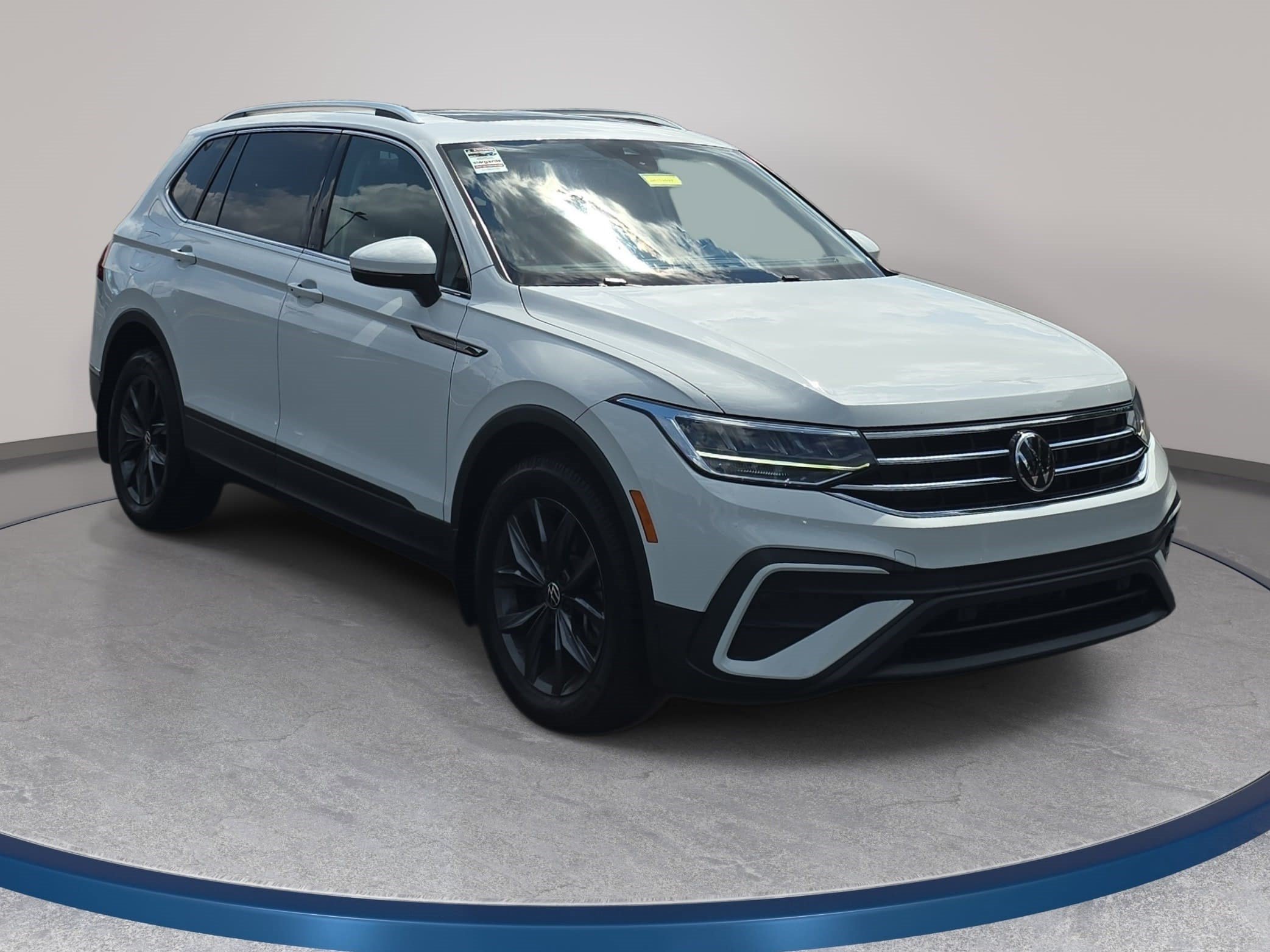 Used 2022 Volkswagen Tiguan SE FWD image 3