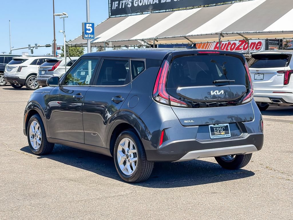 Used 2024 Kia Soul LX w/ Option Group 015 FWD image 2