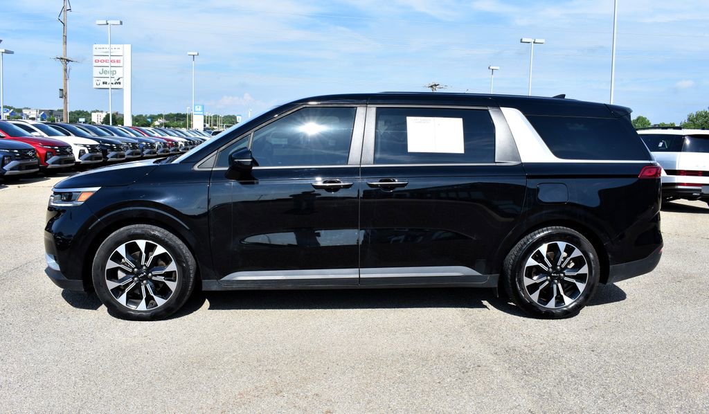 Used 2024 Kia Carnival EX FWD image 5