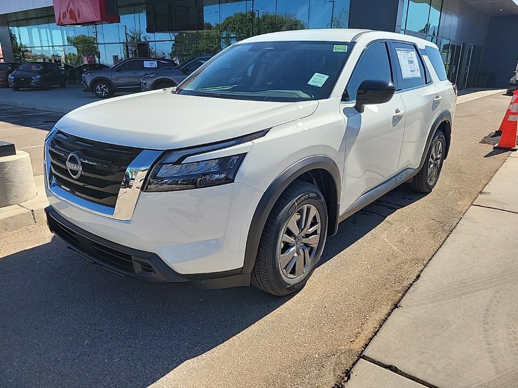 New 2025 Nissan Pathfinder S image 3