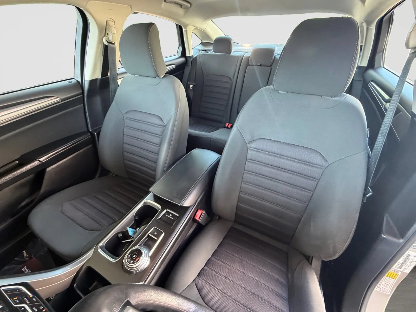 Used 2017 Ford Fusion SE w/ Fusion SE Technology Package FWD image 13