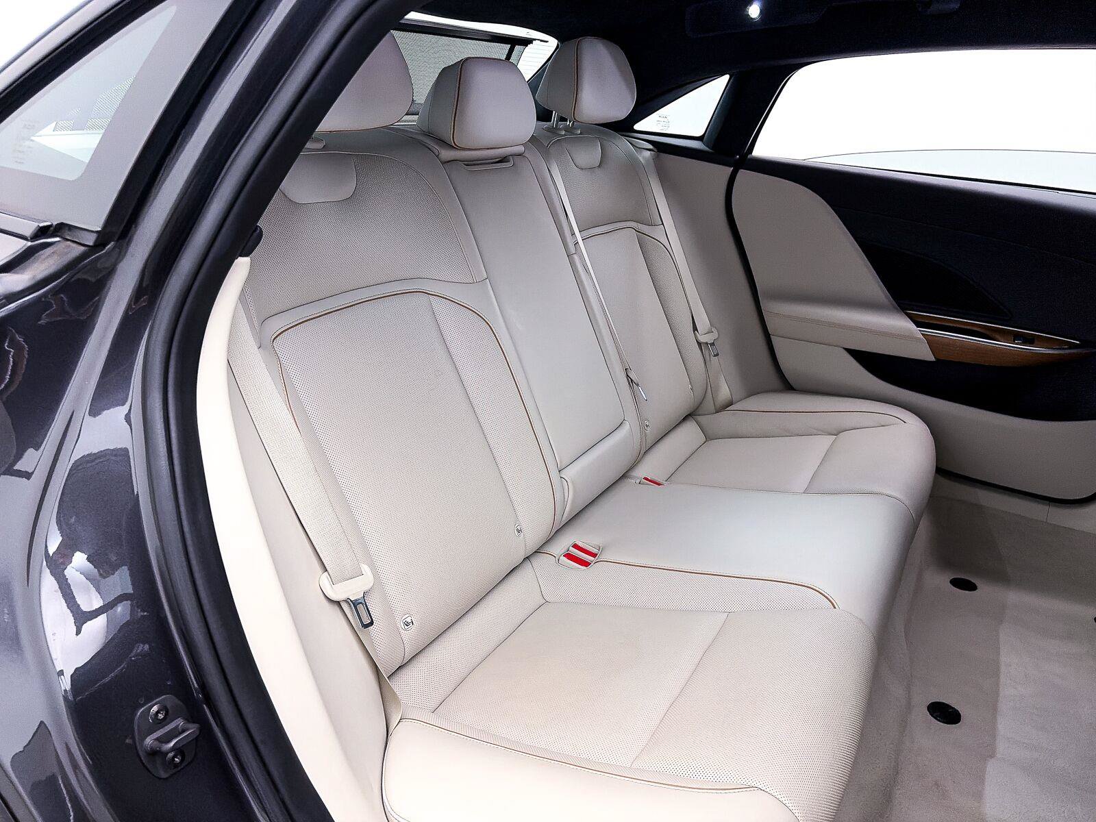 Used 2023 Lucid Air Touring AWD/4WD image 38