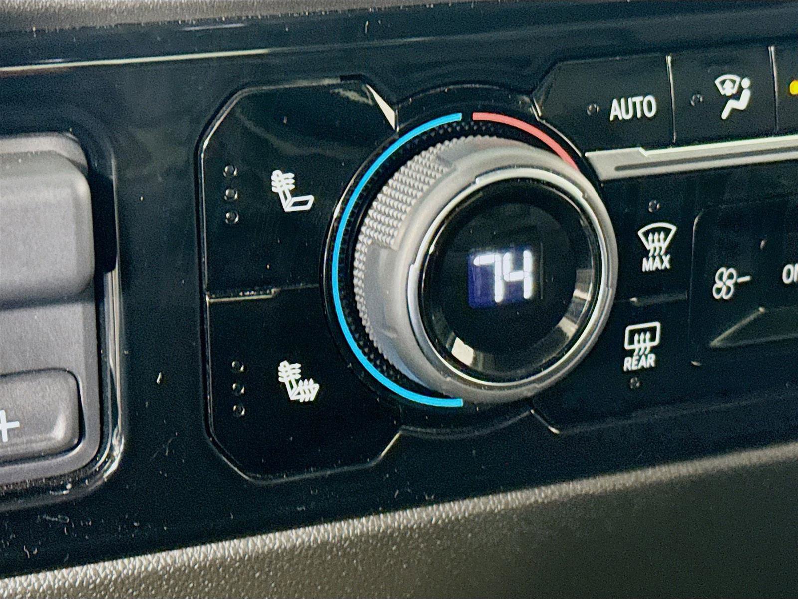 Used 2024 Chevrolet Silverado 2500 LT w/ Convenience Package image 15