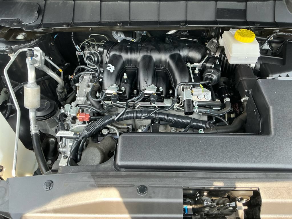 Used 2025 Nissan Pathfinder SL AWD/4WD image 9
