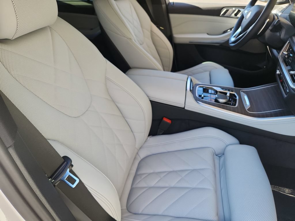 Certified 2026 BMW X5 xDrive50e w/ Premium Package AWD/4WD image 17