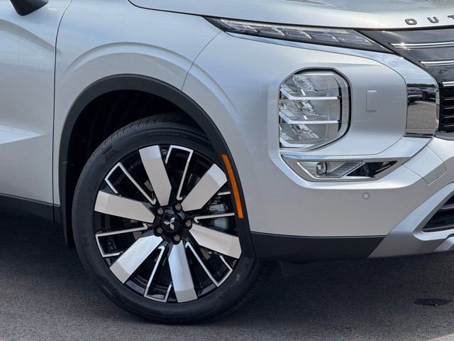 New 2025 Mitsubishi Outlander AWD image 2