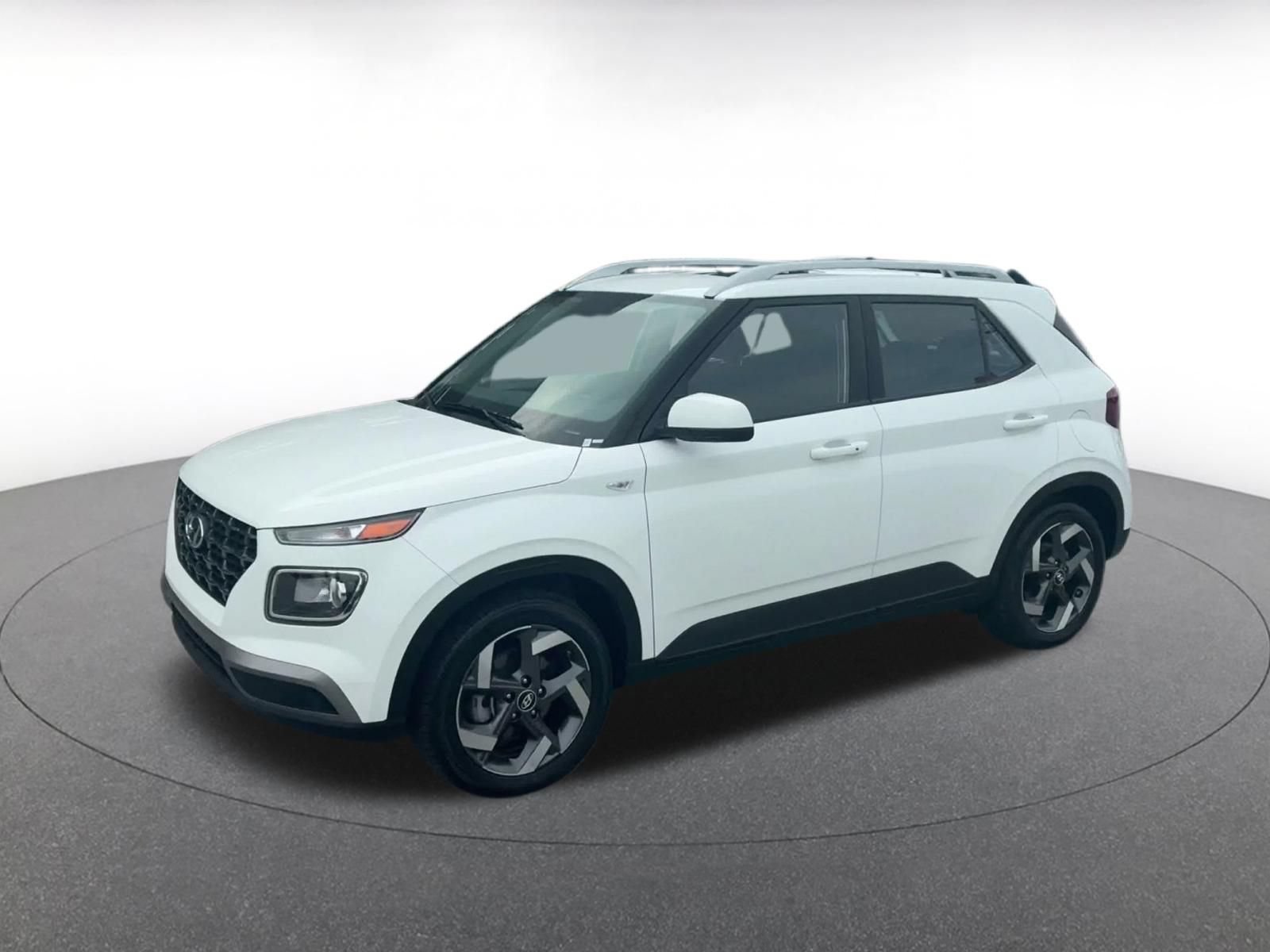 Used 2026 Hyundai Venue SEL FWD image 8