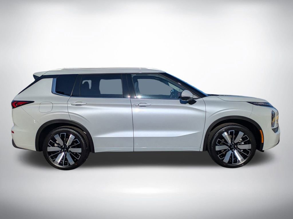 New 2026 Mitsubishi Outlander SEL image 2