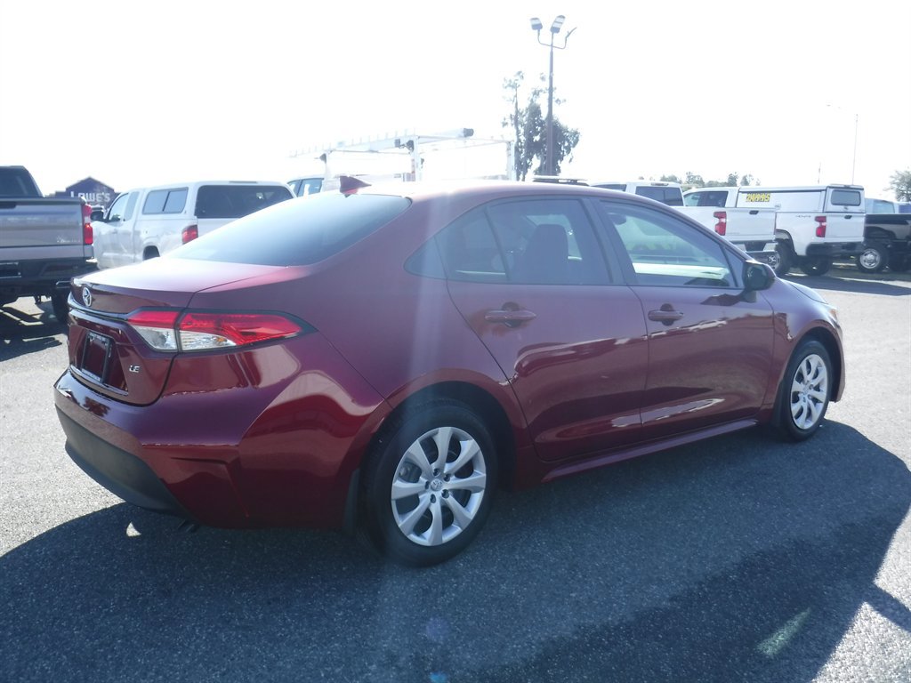 Used 2025 Toyota Corolla LE image 2