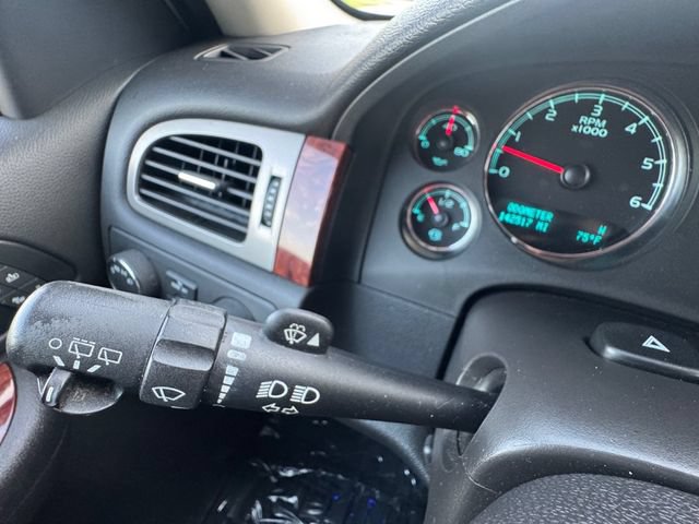 Used 2009 Chevrolet Suburban LTZ AWD/4WD image 12