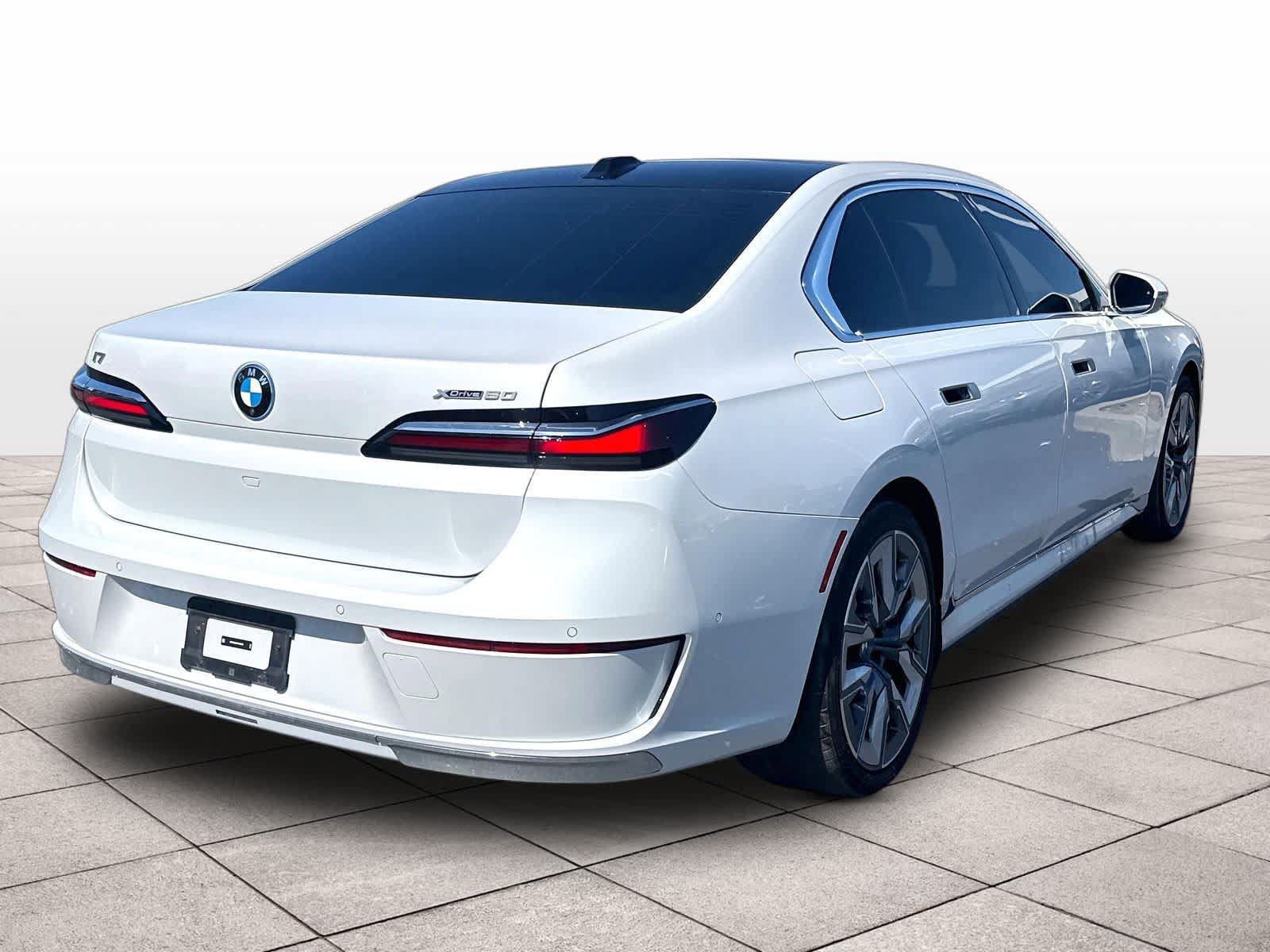 Used 2023 BMW i7 xDrive60 AWD/4WD image 9
