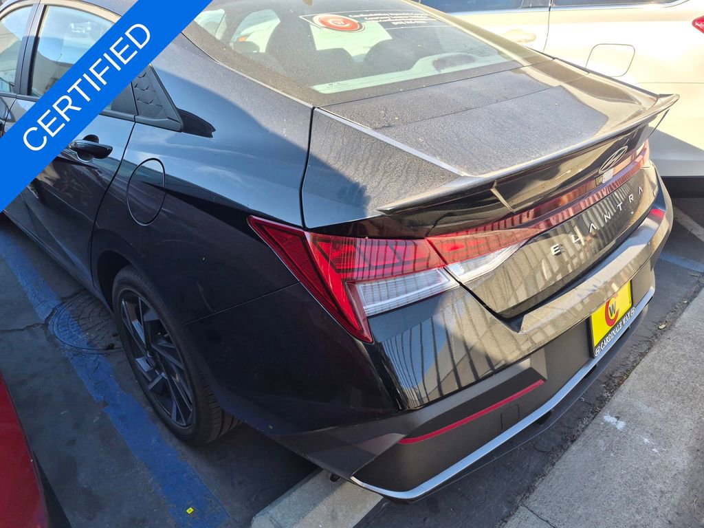 Used 2025 Hyundai Elantra SEL image 4