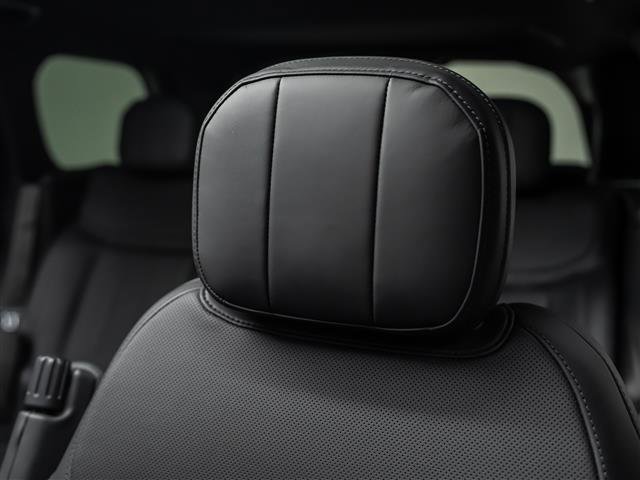 Used 2025 Land Rover Range Rover SE image 14