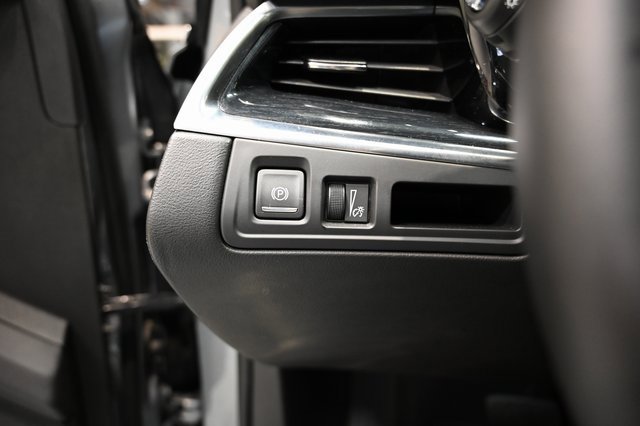 Used 2025 Cadillac XT5 Premium Luxury image 25