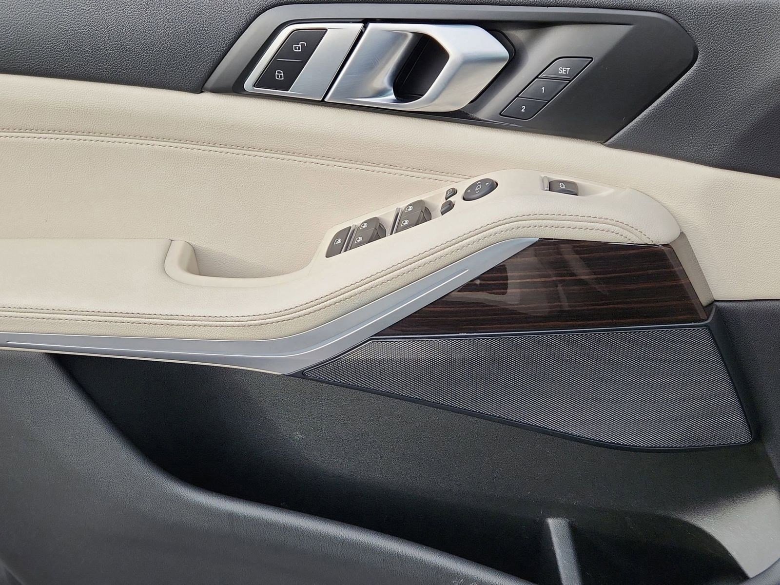 Used 2021 BMW X5 xDrive40i w/ M Sport Package image 9