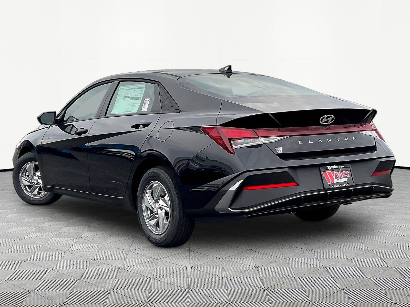 New 2026 Hyundai Elantra SE FWD image 4