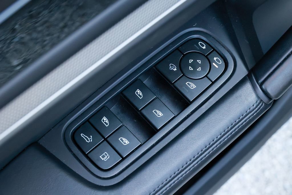 Certified 2025 Porsche Cayenne E-Hybrid Coupe image 27