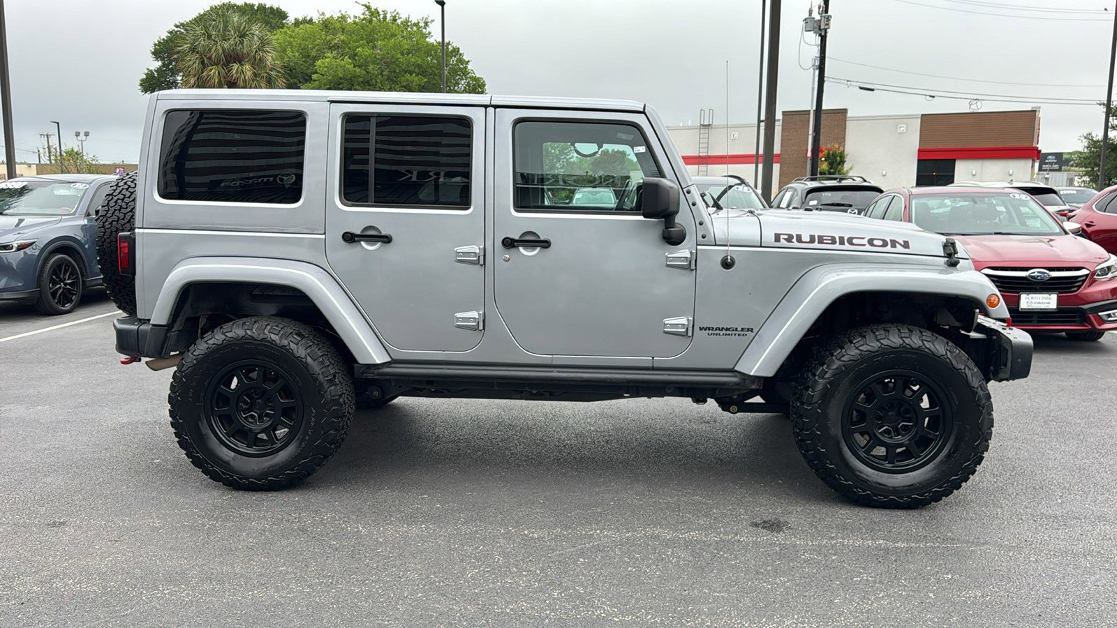Used 2017 Jeep Wrangler Unlimited Rubicon AWD/4WD image 9