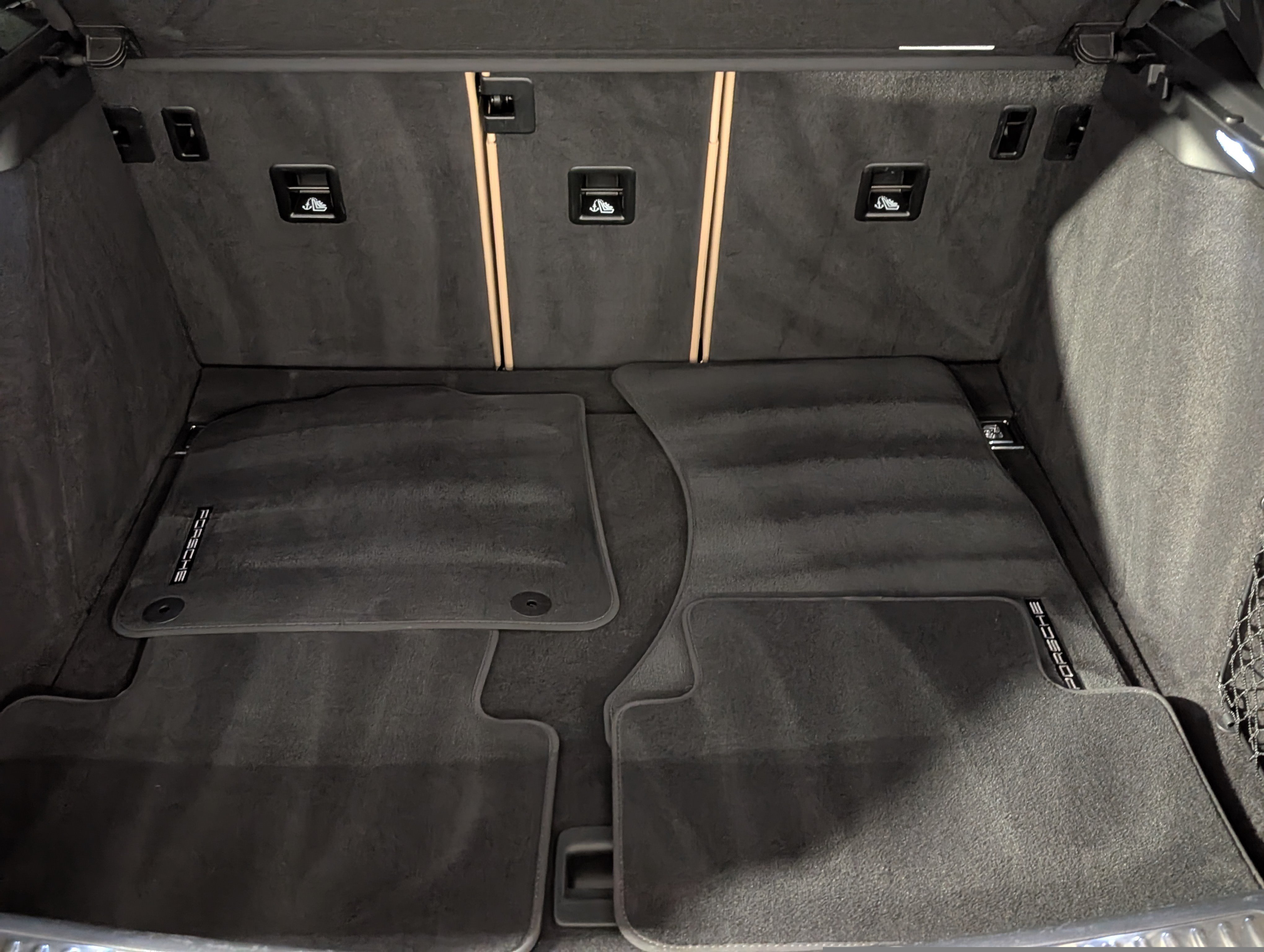 Certified 2023 Porsche Macan AWD/4WD image 26