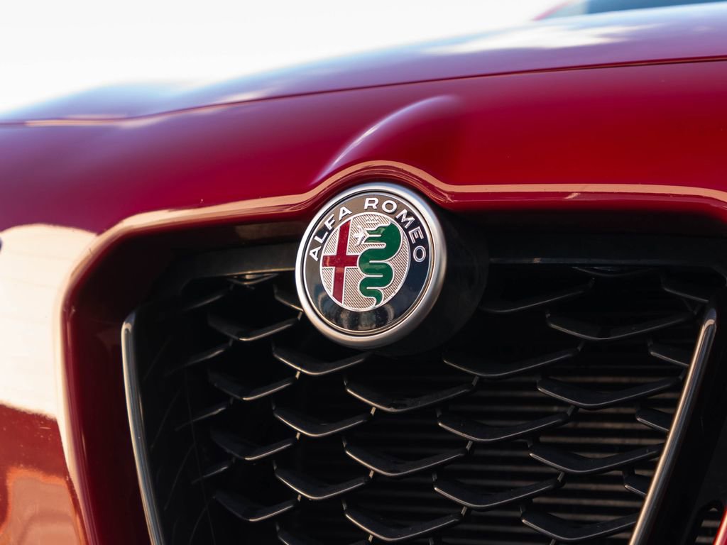 Used 2024 Alfa Romeo Stelvio Veloce image 14