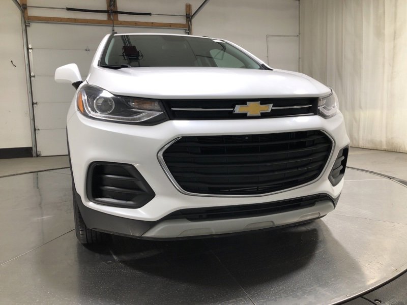 Used 2022 Chevrolet Trax LT w/ LT Convenience Package image 2