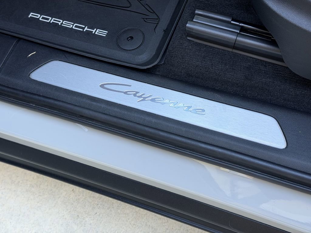 Used 2024 Porsche Cayenne Coupe image 25