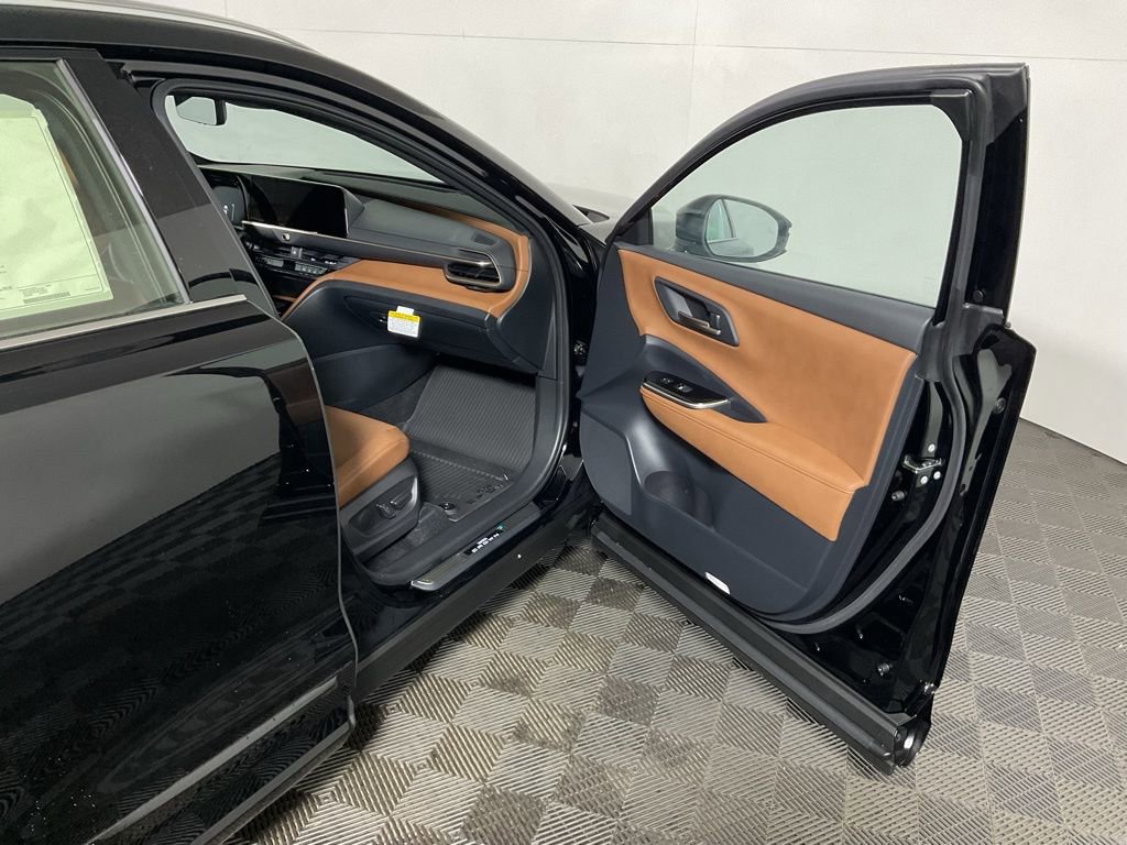 New 2025 Toyota Crown Signia image 35