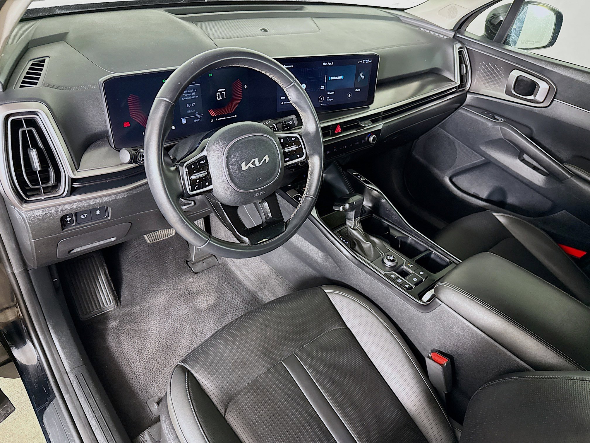 Used 2024 Kia Sorento EX w/ Panoramic Sunroof Package image 8