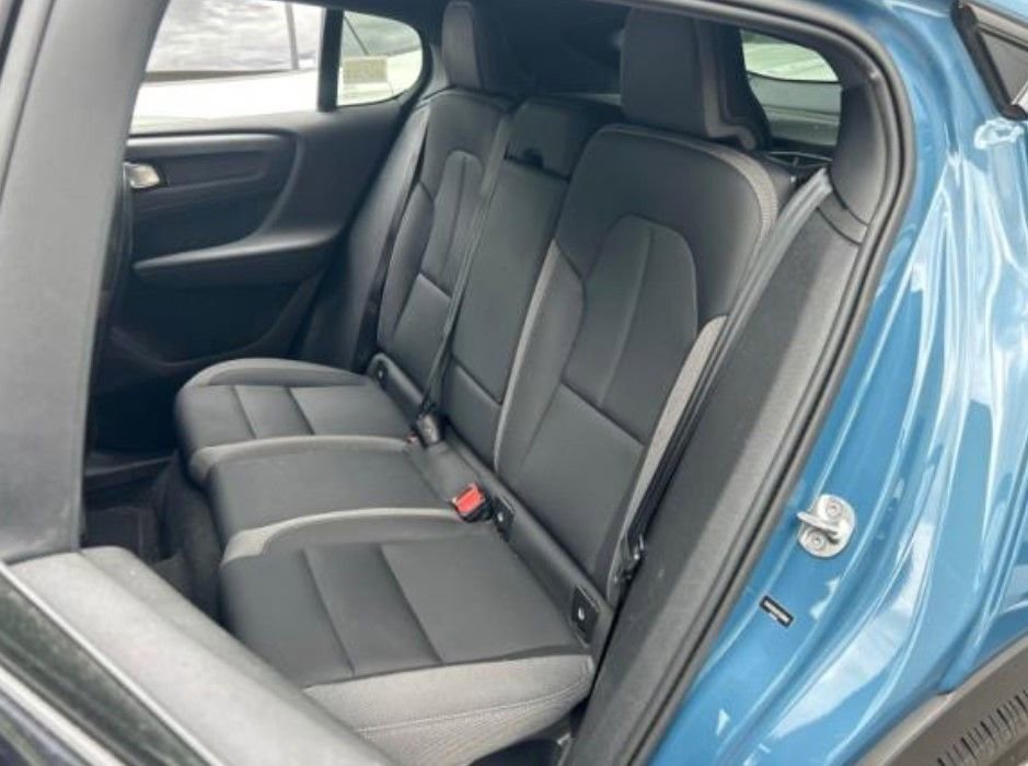 Used 2023 Volvo C40 Recharge Core w/ Climate Package AWD/4WD image 3