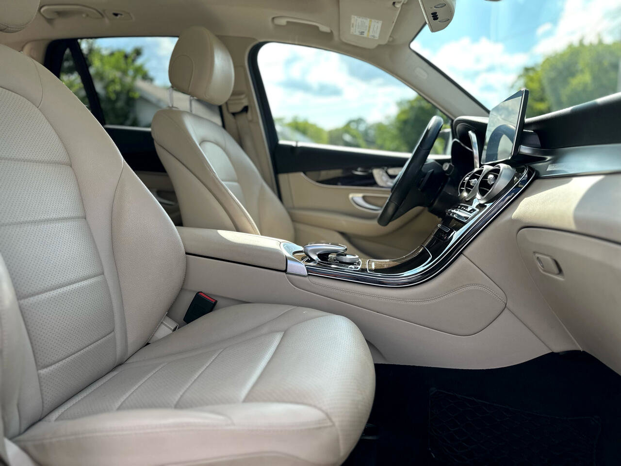 Used 2018 Mercedes-Benz GLC 300 4MATIC image 12