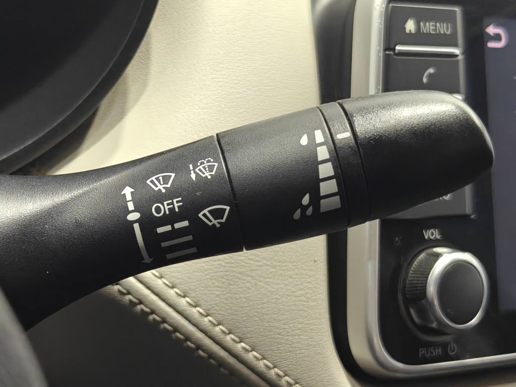 Used 2020 Nissan Versa SV image 34