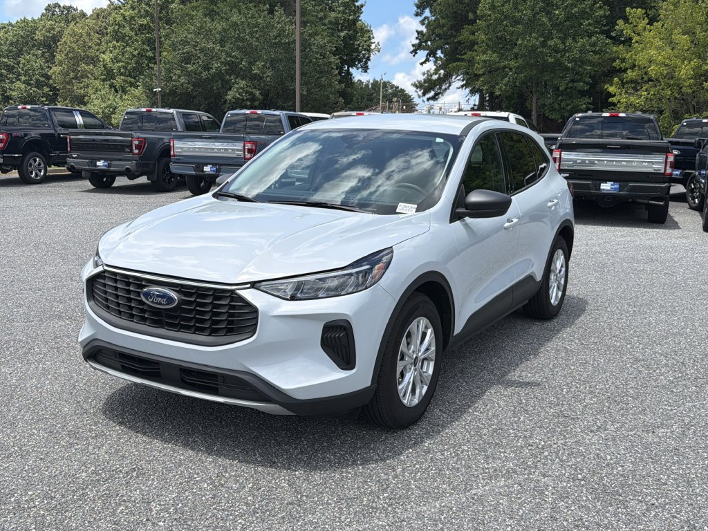 Used 2026 Ford Escape Active w/ Cold Weather Package FWD image 3