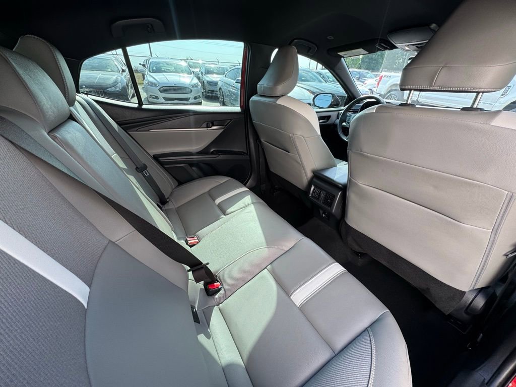 Used 2026 Toyota Camry SE w/ Multimedia Upgrade Package FWD image 14