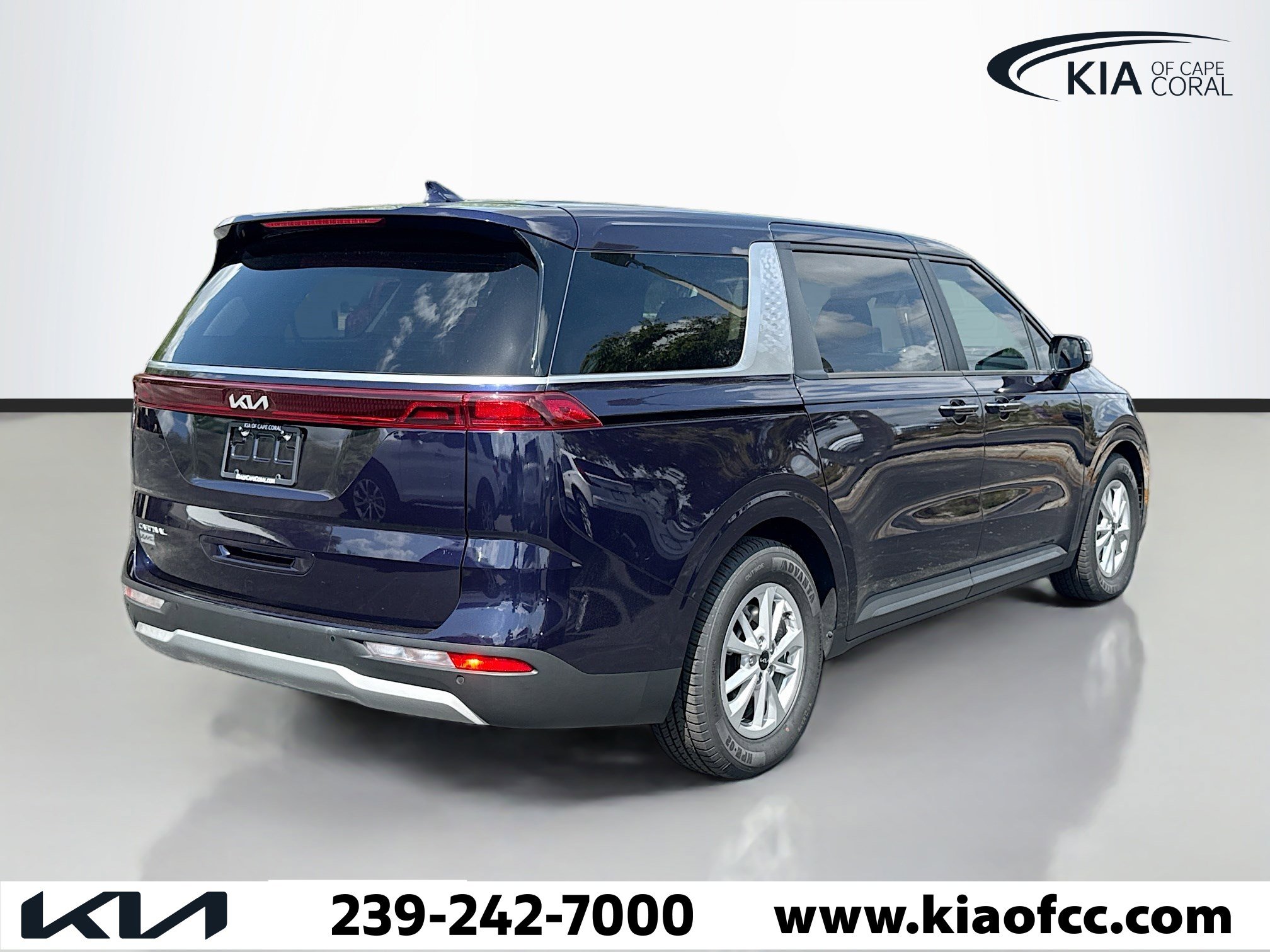 Used 2023 Kia Carnival LX image 5