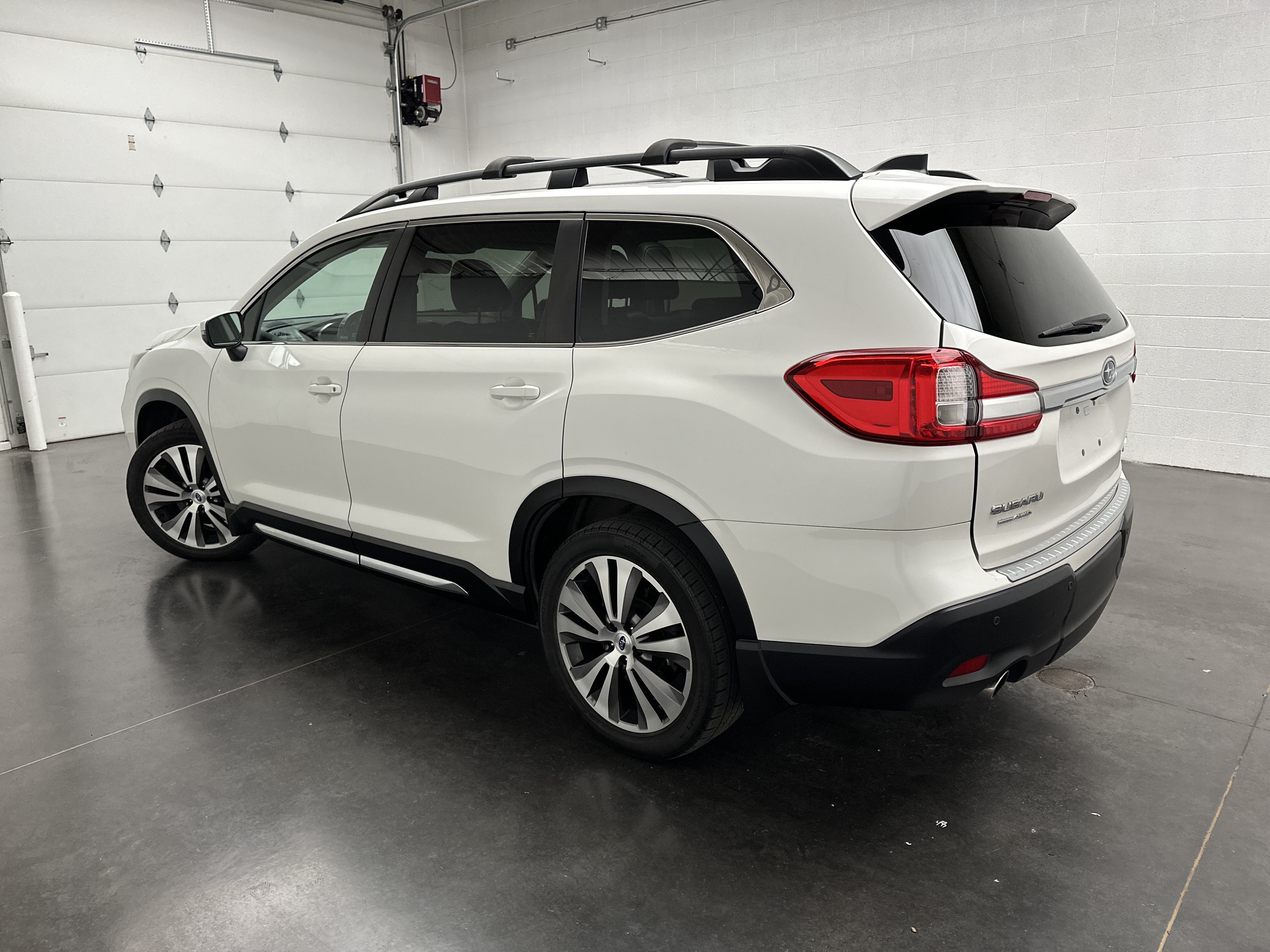 Used 2022 Subaru Ascent Limited w/ Technology Package AWD/4WD image 7