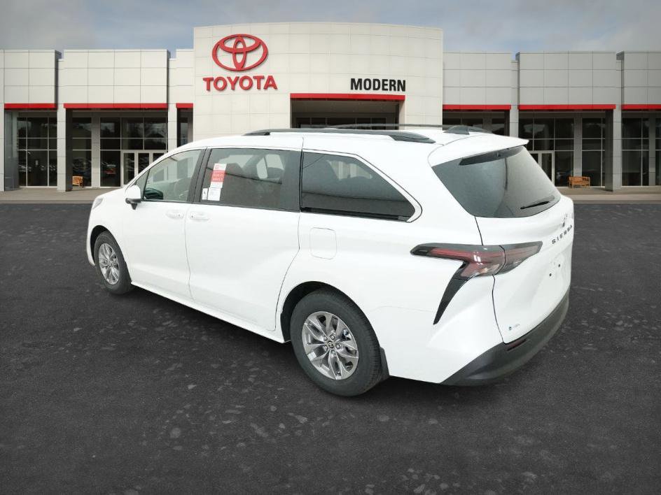 New 2026 Toyota Sienna XLE FWD image 14