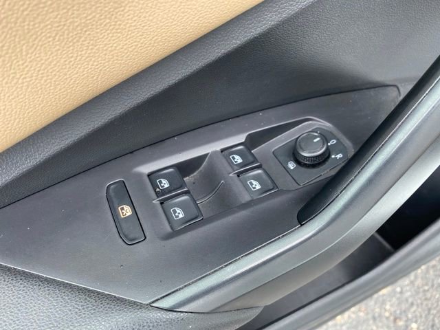 Used 2019 Volkswagen Jetta SEL w/ Cold Weather Package image 17